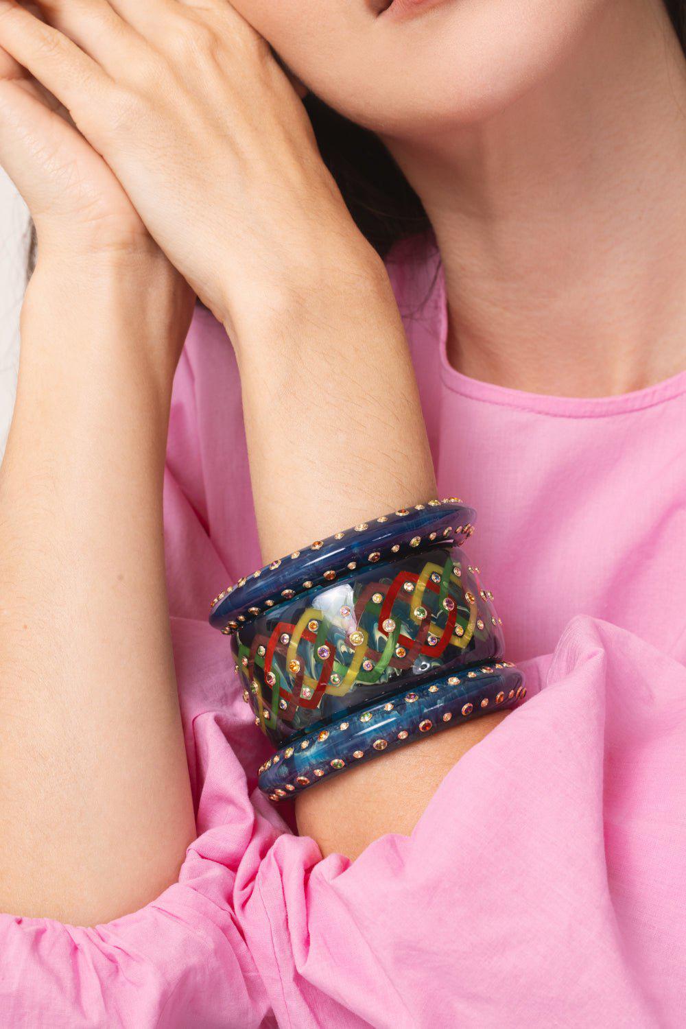 Stunning 18K Yellow Gold Amethyst, Citrine, Peridot and Blue Bakelite Bangle