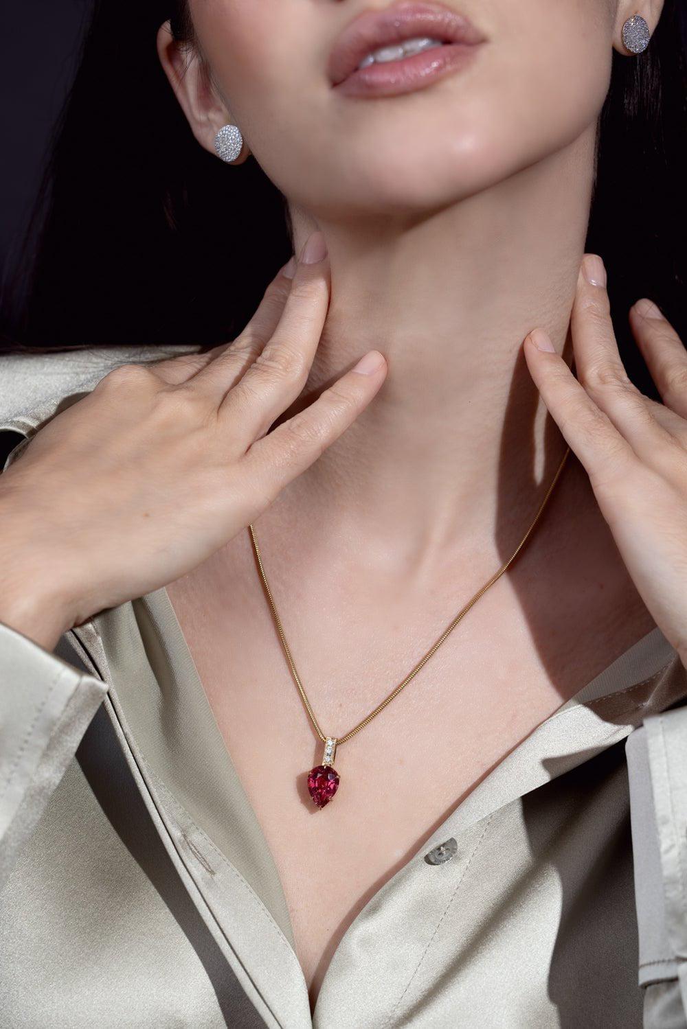 Stunning 18K Yellow Gold Arrow Pendant Necklace with Pink Tourmaline and Diamonds