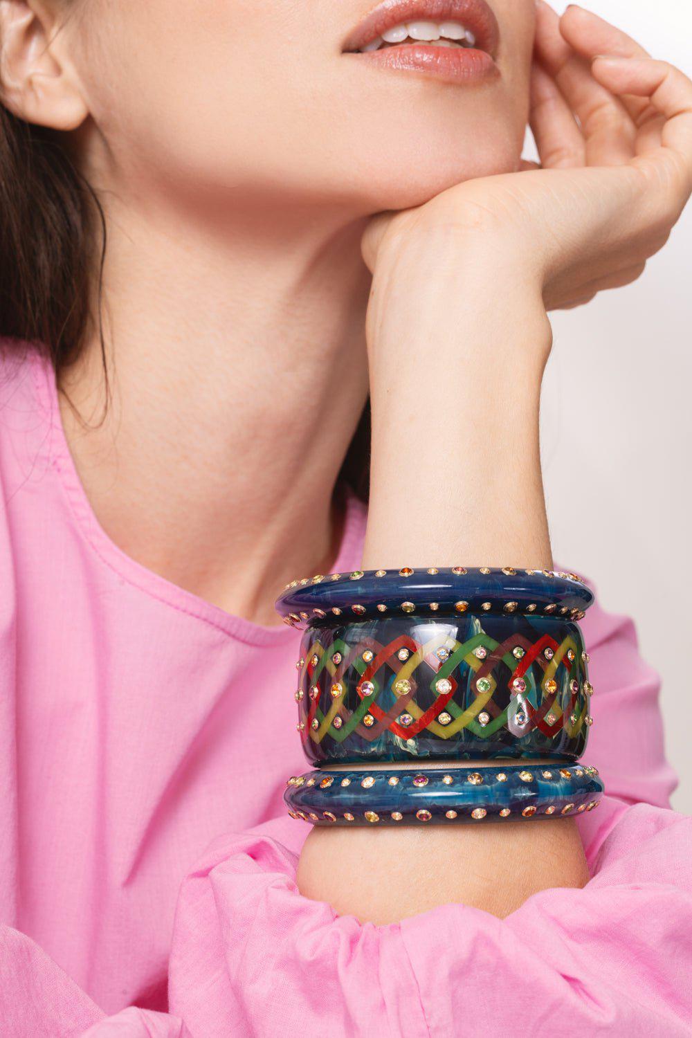 Stunning 18K Yellow Gold Amethyst, Citrine, Peridot and Blue Bakelite Bangle